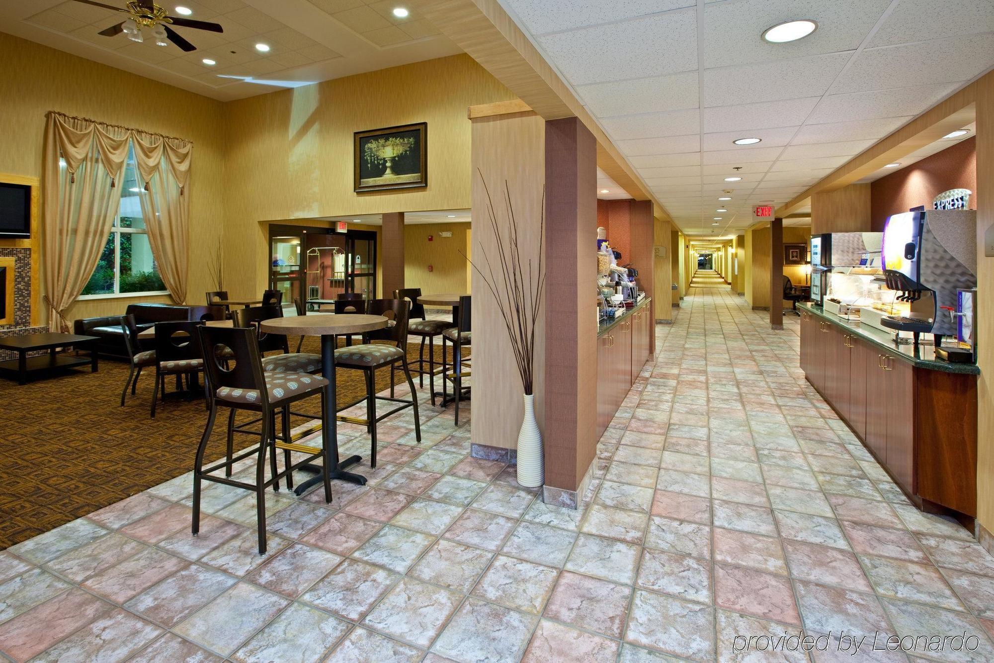 Holiday Inn Express Hotel & Suites Cincinnati-North/Sharonville Restaurant photo