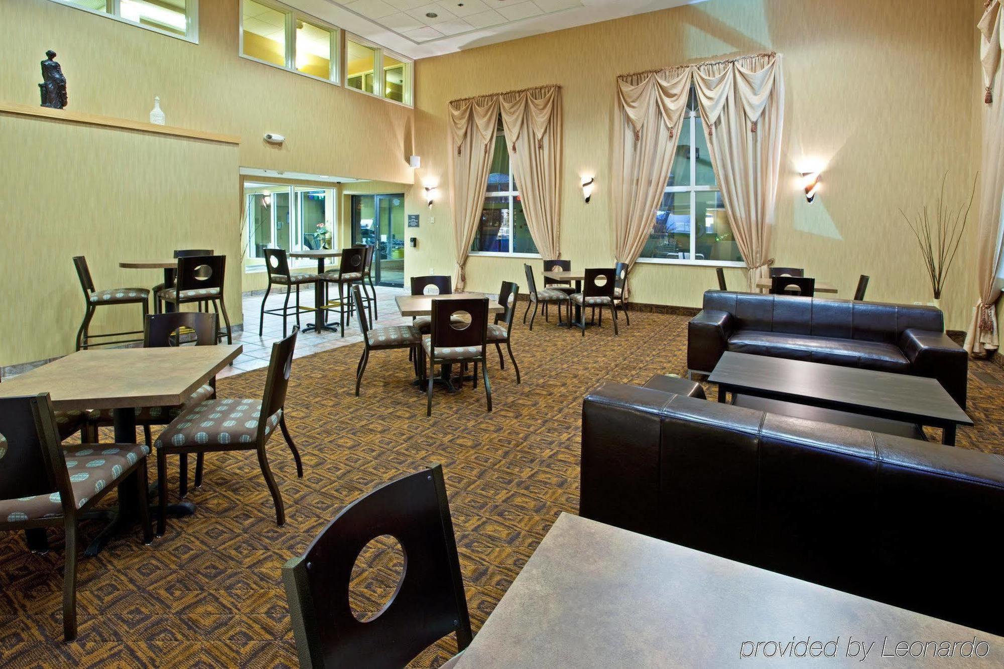 Holiday Inn Express Hotel & Suites Cincinnati-North/Sharonville Restaurant photo